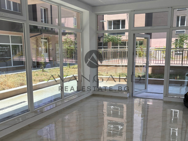 Търговско Помещение / Смирненски