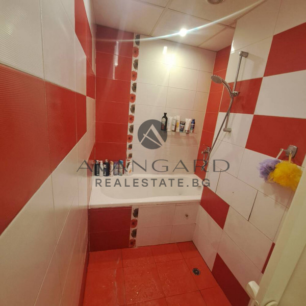 All -furnished two -bedroom apartment