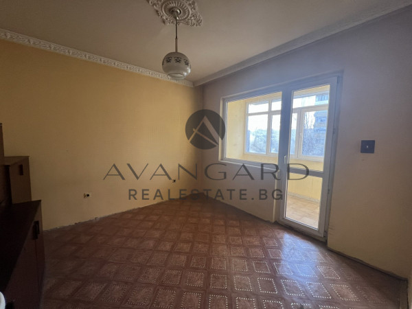 BARGAINFUL! Three-room REAL SQUARE AREA