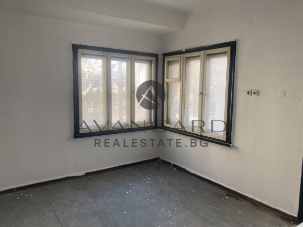 ЧЕТИРИСТАЕН АПАРТАМЕНТ В КАМЕНИЦА 1