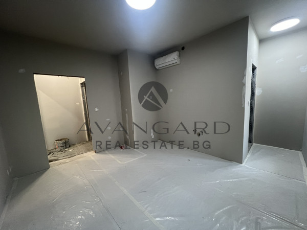 ДВУЕТАЖНА КЪЩА НА СУПЕРЦЕНТЪР ДО КАПАНА