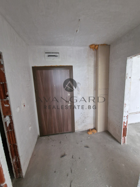 One bedroom apartment with 30 sq.m. Hall and 27 sq. M. VERANDA/ Ostromila