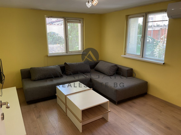 Floor of a house + two-room ground floor apartment