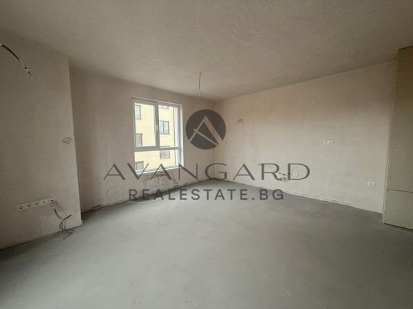 ТРИСТАЕН АПАРТАМЕНТ С ГАРАЖ В ЛУКСОР 5! ОСТРОМИЛА!