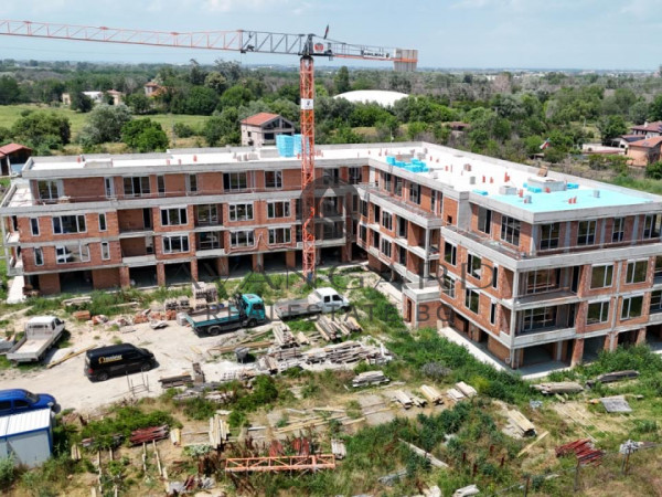 НОВА ЛУКСОЗНА СГРАДА / ГРЕБНА БАЗА