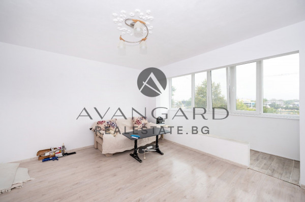 Двустаен м-н Слънчеви лъчи