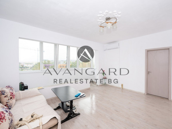 Двустаен м-н Слънчеви лъчи