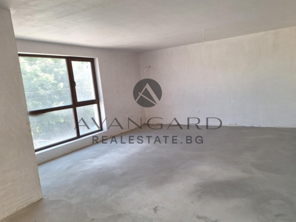 Spacious one -bedroom + parking space