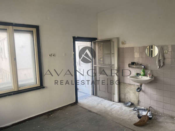 ЧЕТИРИСТАЕН АПАРТАМЕНТ В КАМЕНИЦА 1