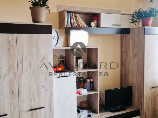 Двустаен с три отделни стаи до ОУ,,Елин Пелин"