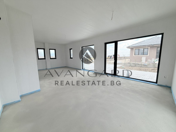 ДВУЕТАЖНА КЪЩА С ДВЕ ПАРКОМЕСТА ПРЕД АКТ 16