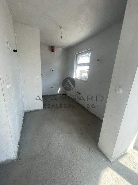 DETACHED HOUSE WITH YARD in the village of ZLATITRAP
