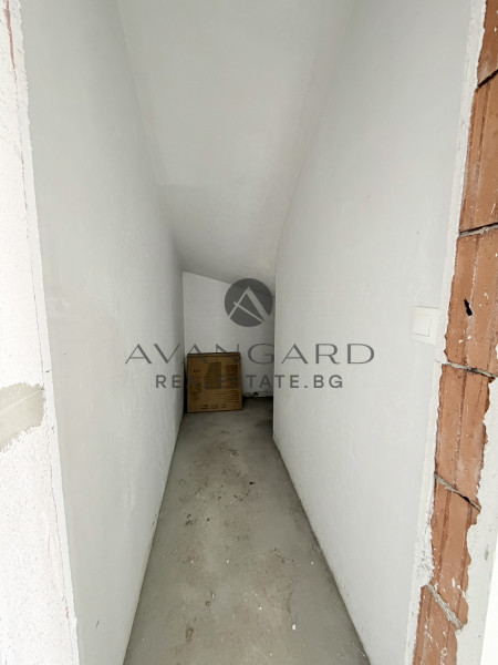 ДВУЕТАЖНА КЪЩА С ДВОЕН ГАРАЖ  ПРЕД АКТ 16