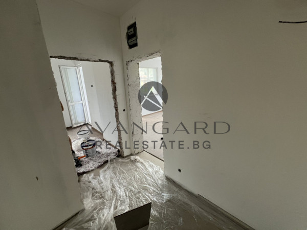 Four separate rooms / Smyrna