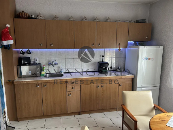 ТРИСТАЕН С РЕАЛНА КВАДРАТУРА !