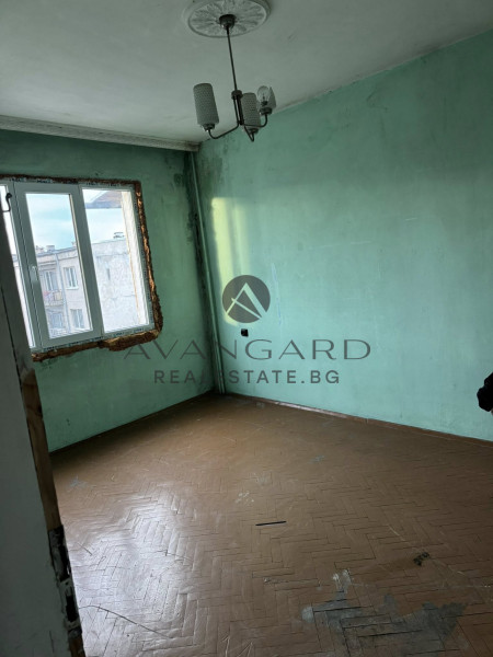 Тристаен РЕАЛНА КВАДРАТУРА