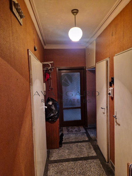 Двустаен с три отделни стаи до ОУ,,Елин Пелин"