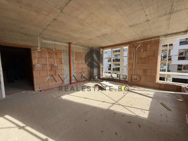 Two -bedroom apartment! Youth hill!