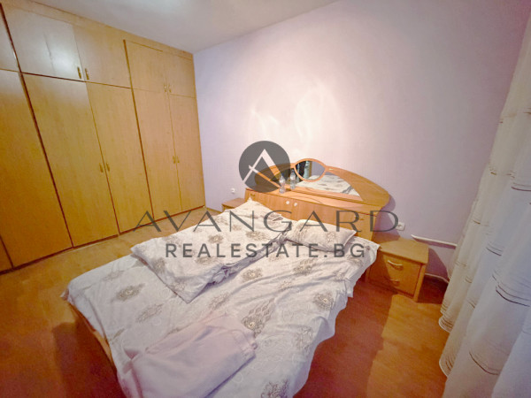 ИЗЦЯЛО САНИРАН ДВУСТАЕН КЪРШИЯКА