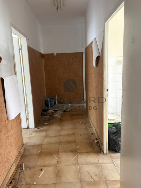 ДВУСТАЕН ДО ФРЕНСКАТА ГИМНАЗИЯ