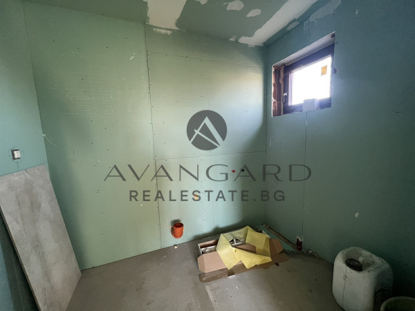 Самостоятелна двуетажна къща с акт 16 в Крумово