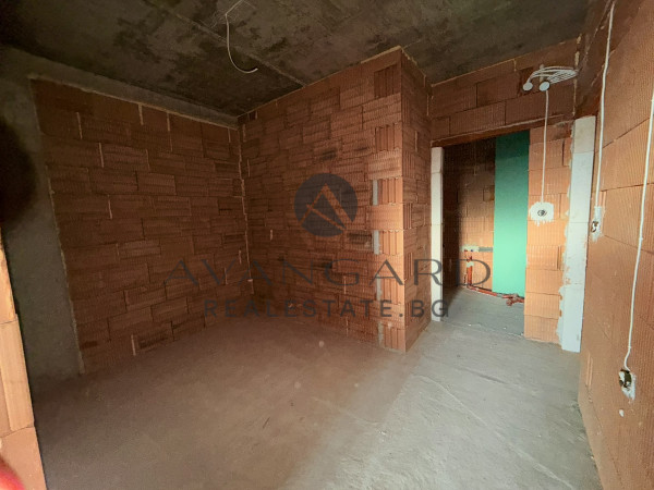 Spacious three-room apartment with act 14!