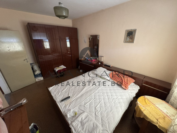 PLOVDIV CENTER !!! THREE-ROOM APARTMENT!!! REAL SQUARE !!! FREE PARKING!!!