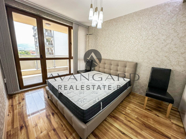 Spacious furnished one -bedroom / new building / south exposure