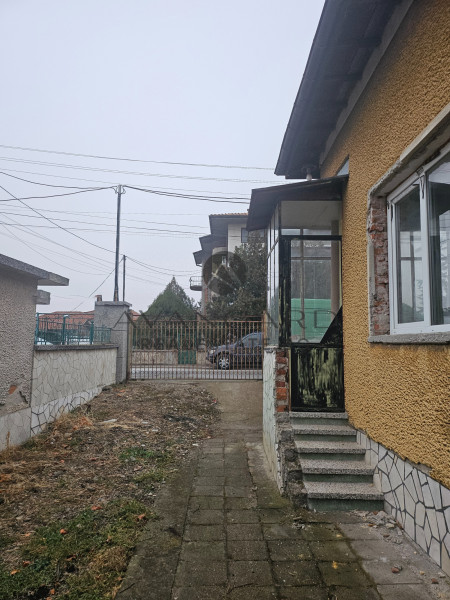 HOUSE WITH COURTYARD KRUMOVO