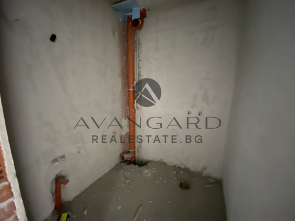 ИЗГОДНО! ОБШИРЕН ДВУСТАЕН ОСТРОМИЛА