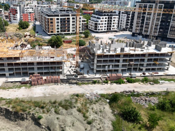 Top location! Two -bedroom luxury building