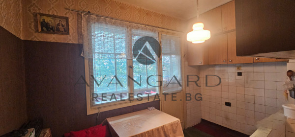 Двустаен с три отделни стаи до МОЛ Пловдив