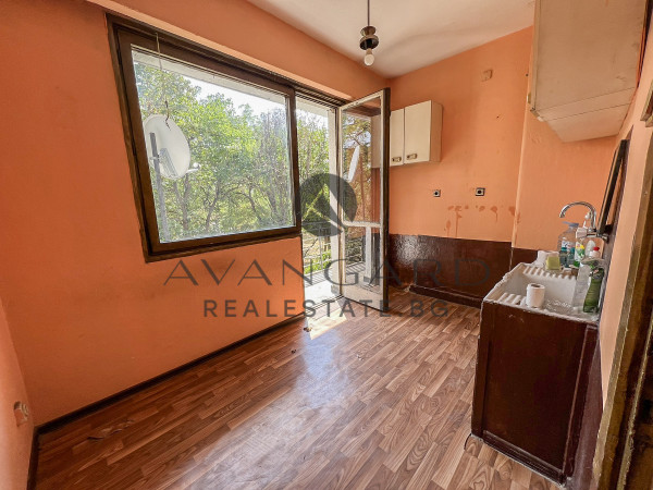 ДВУСТАЕН АПАРТАМЕНТ С ТРИ ОТДЕЛНИ СТАИ В  КАМЕНИЦА 1