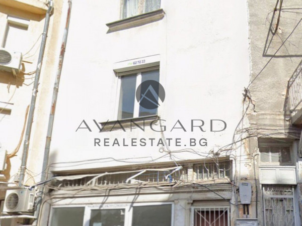 DETACHED HOUSE / TRAP