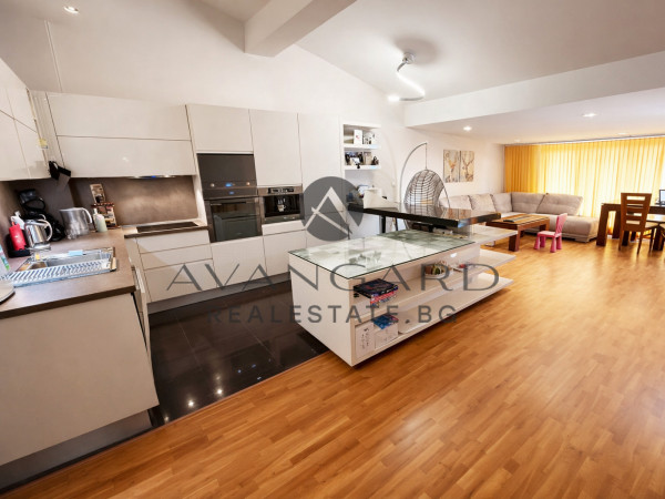 Обширен ТРИСТАЕН ПАНАИРА