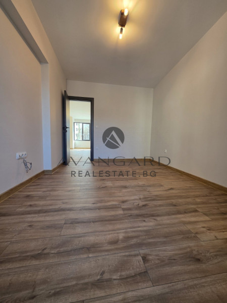 ТРИСТАЕН/ГЕРДЖИКА/ОБЗАВЕДЕН ДО КЛЮЧ