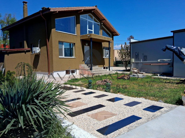 ТРИЕТАЖНА КЪЩА С ДВОР И РАЗРАБОТЕН БИЗНЕС