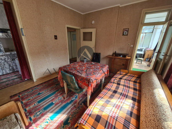 Floor of a House with yard and garage / Smirnenski