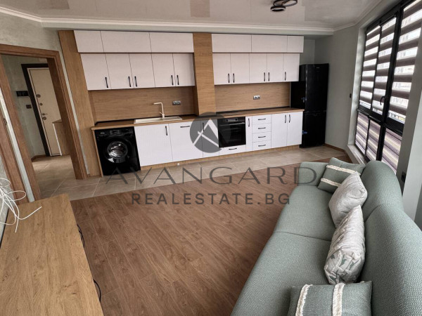 Тристаен обзаведен / Кършияка