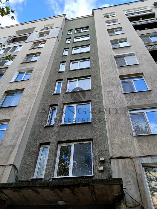 Four -bedroom apartment / camel