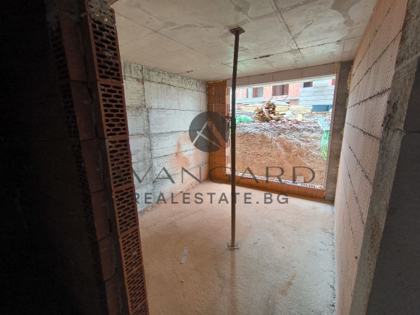 TWO-ROOM APARTMENT WITH YARD AND PARKING SPACE! BEFORE ACT14! BRANDING!