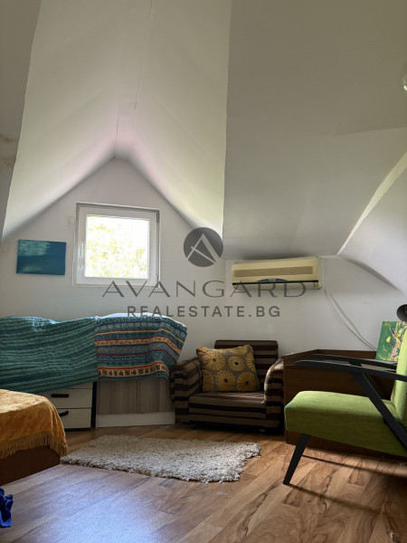 Spacious floor of house / real square footage / top location