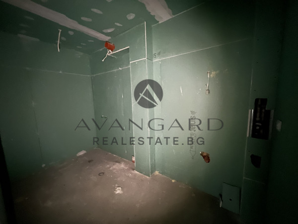 ДВУСТАЕН С ВЕРАНДА И СОБСТВЕН ДВОР