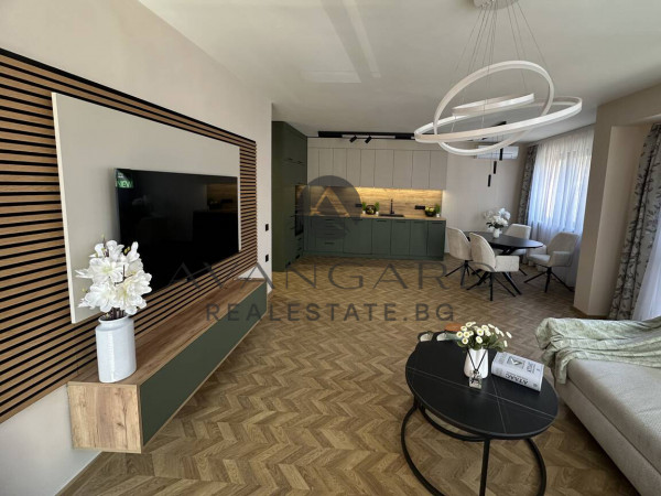 Стилно обзаведен тристаен / Мараша