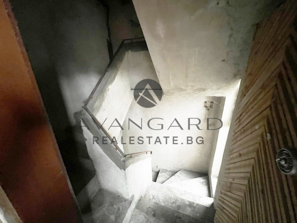 ЕТАЖ ОТ КЪЩА / ВОЕННА БОЛНИЦА