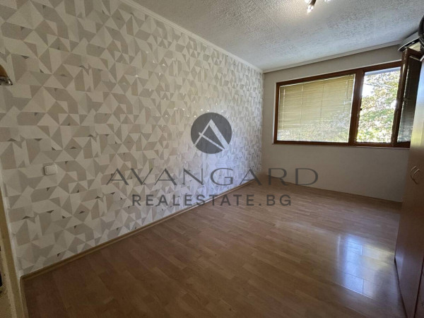 Саниран тристаен апартамент / Младежки хълм