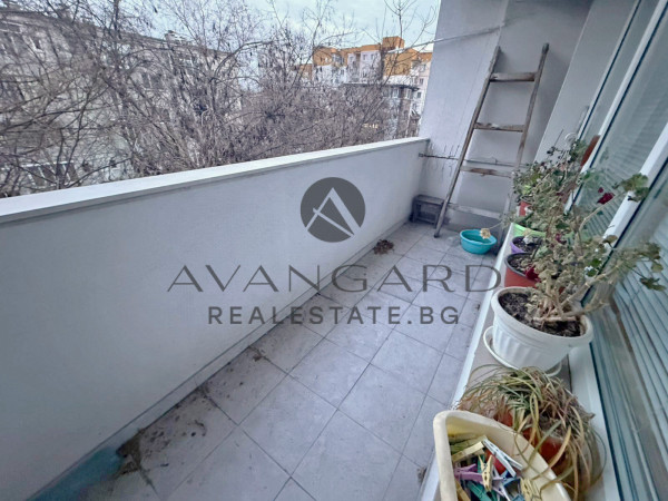 ИЗЦЯЛО САНИРАН ДВУСТАЕН КЪРШИЯКА