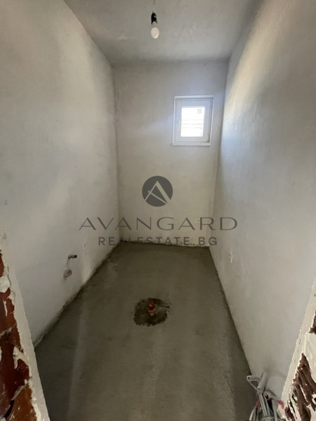 DETACHED HOUSE WITH YARD in the village of ZLATITRAP