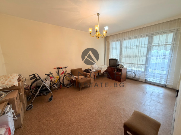 ДВУСТАЕН С ТРИ ОТДЕЛНИ СТАИ ДО ПАНАИРА