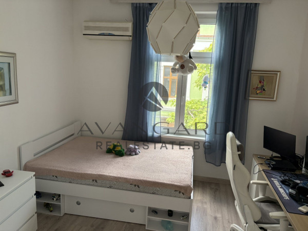 Spacious floor of house / real square footage / top location